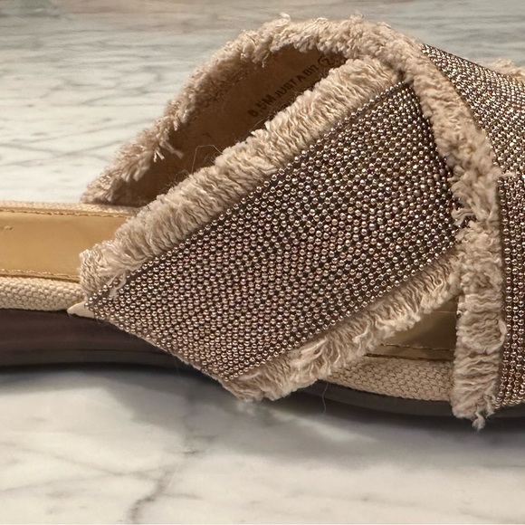 Aerosoles Women’s US 8.5 “Just A Bit" Sandals, Gold w/ Fringe, Beach Style - Picture 4 of 9